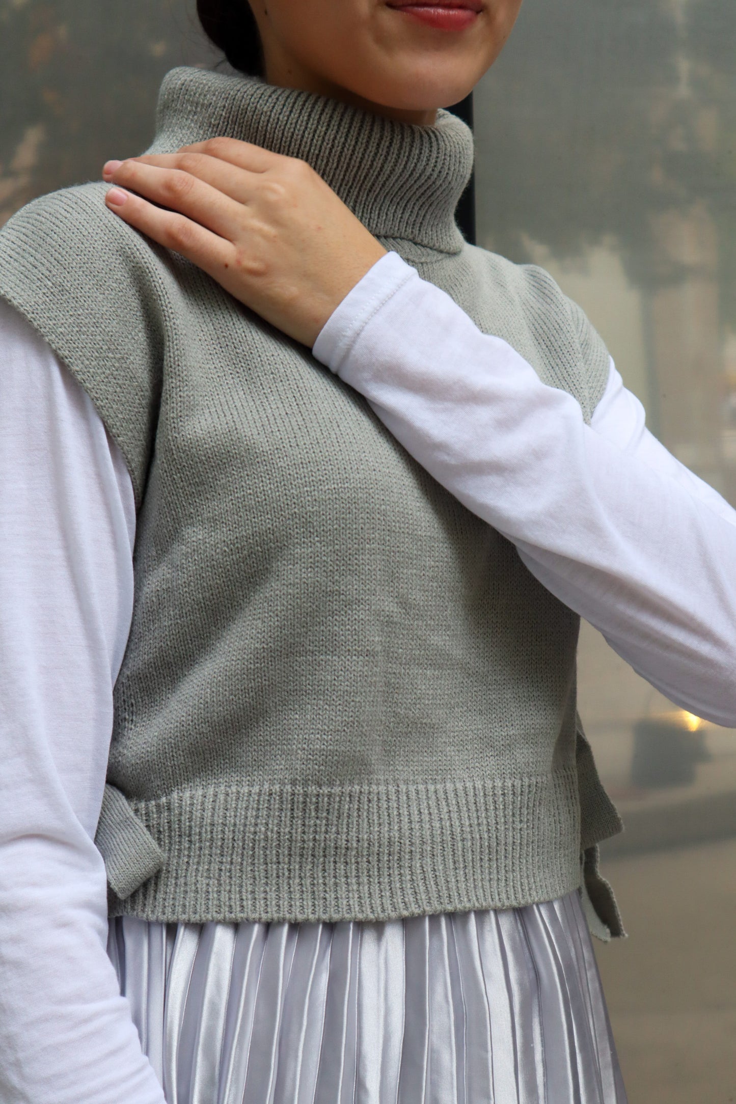 Turtleneck Knot Side Sweater Vest